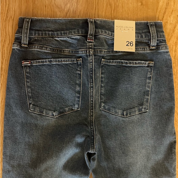 NWT Alice + Olivia Stacey Mid Rise Bell Jean in Albee Vintage Blue - Picture 10 of 10